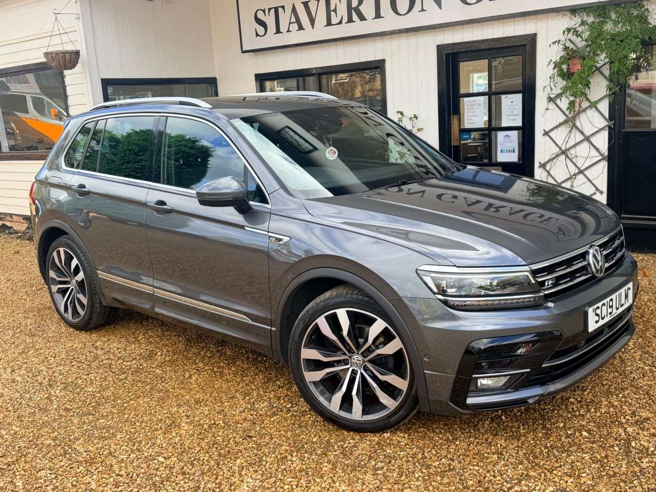 A 2019 VOLKSWAGEN TIGUAN 2.0 TDI R-Line Tech SUV 5dr Diesel DSG Euro 6 (s/s) (150 ps) A 2019 VOLKSWAGEN TIGUAN 2.0 TDI R-Line Tech SUV 5dr Diesel DSG Euro 6 (s/s) (150 ps)