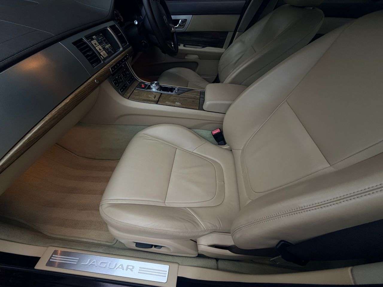 2014 JAGUAR XF 2014 JAGUAR XF
