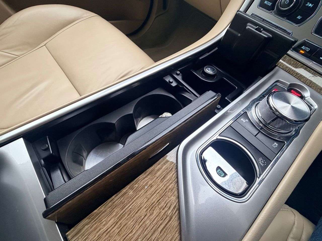 2014 JAGUAR XF 2014 JAGUAR XF