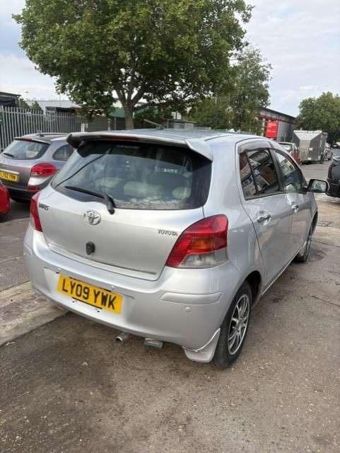 A 2009 TOYOTA YARIS AUTOMATIC A 2009 TOYOTA YARIS AUTOMATIC
