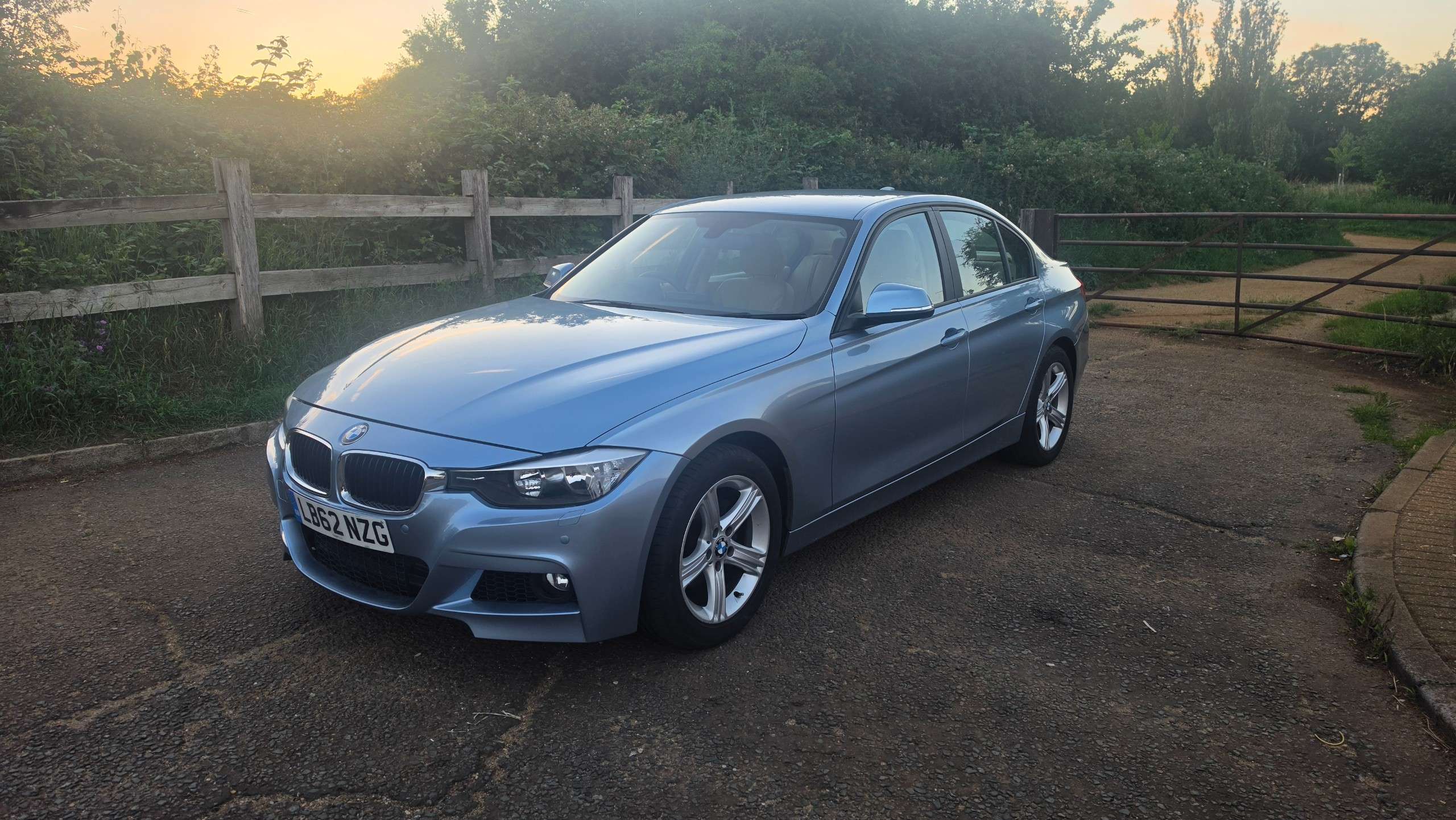 A 2013 BMW 3 SERIES 2.0 320i SE Saloon 4dr Petrol Auto Euro 6 (s/s) (184 ps) A 2013 BMW 3 SERIES 2.0 320i SE Saloon 4dr Petrol Auto Euro 6 (s/s) (184 ps)