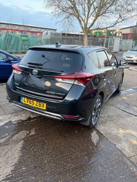 A 2016 TOYOTA AURIS 1.8 VVT-h Design Hatchback 5dr Petrol Hybrid CVT Euro 6 (s/s) (136 ps) A 2016 TOYOTA AURIS 1.8 VVT-h Design Hatchback 5dr Petrol Hybrid CVT Euro 6 (s/s) (136 ps)