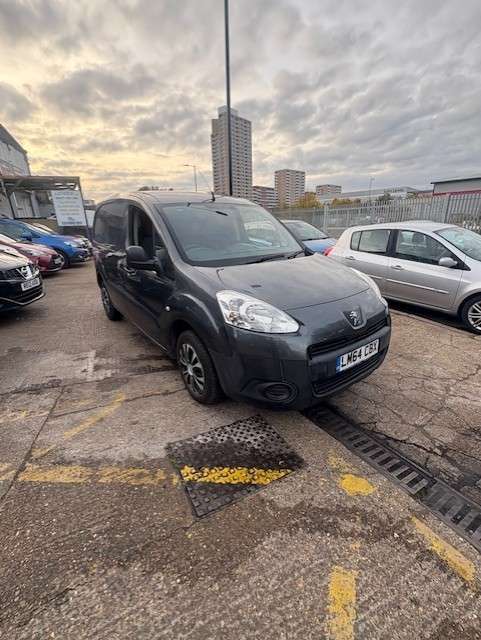 A 2014 PEUGEOT PARTNER 1.6 HDi 850 Professional Panel Van 4dr Diesel Manual L1 (132 g/km, 90 bhp) A 2014 PEUGEOT PARTNER 1.6 HDi 850 Professional Panel Van 4dr Diesel Manual L1 (132 g/km, 90 bhp)