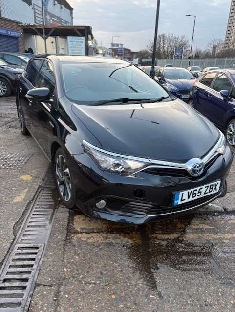 A 2016 TOYOTA AURIS 1.8 VVT-h Design Hatchback 5dr Petrol Hybrid CVT Euro 6 (s/s) (136 ps) A 2016 TOYOTA AURIS 1.8 VVT-h Design Hatchback 5dr Petrol Hybrid CVT Euro 6 (s/s) (136 ps)