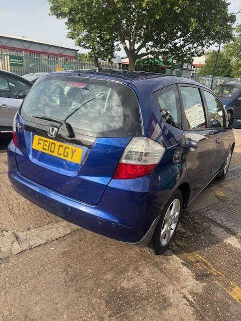 A 2010 HONDA JAZZ 1.4 i-VTEC ES Hatchback 5dr Petrol Manual Euro 4 (100 ps) A 2010 HONDA JAZZ 1.4 i-VTEC ES Hatchback 5dr Petrol Manual Euro 4 (100 ps)