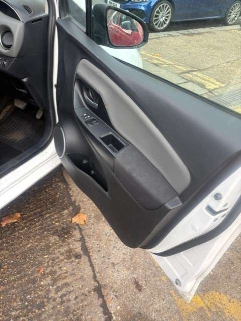 2015 TOYOTA YARIS 2015 TOYOTA YARIS