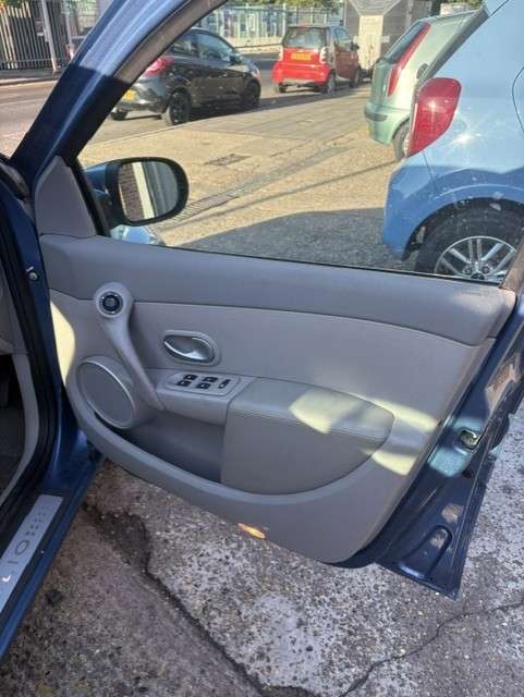 2010 RENAULT CLIO 2010 RENAULT CLIO