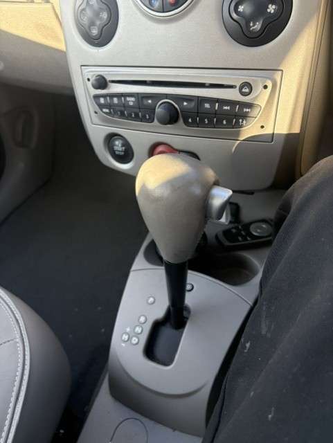 2010 RENAULT CLIO 2010 RENAULT CLIO
