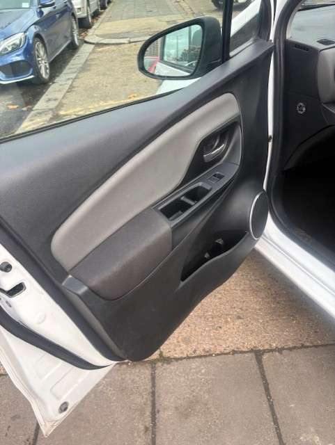 2015 TOYOTA YARIS 2015 TOYOTA YARIS