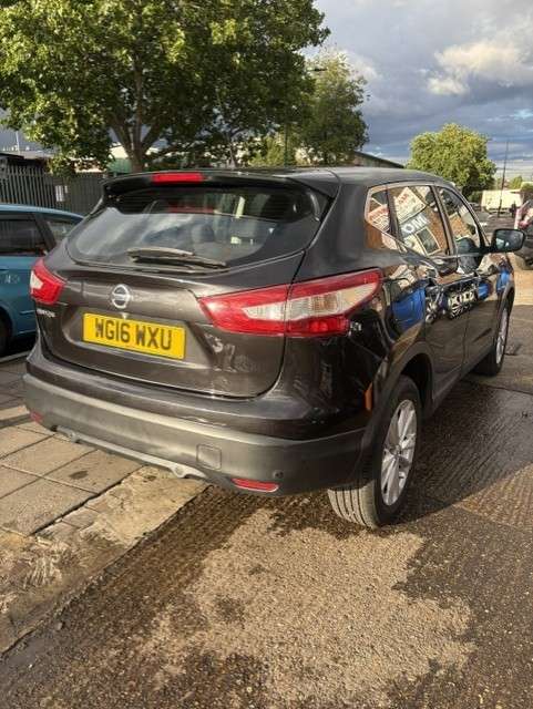 A 2016 NISSAN QASHQAI 1.2 DIG-T Acenta SUV 5dr Petrol XTRON 2WD Euro 6 (s/s) (115 ps) A 2016 NISSAN QASHQAI 1.2 DIG-T Acenta SUV 5dr Petrol XTRON 2WD Euro 6 (s/s) (115 ps)