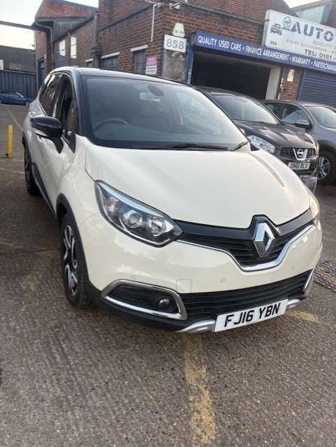 A 2016 RENAULT CAPTUR 1.2 TCe ENERGY Signature Nav SUV 5dr Petrol Auto Euro 6 (s/s) (120 ps) A 2016 RENAULT CAPTUR 1.2 TCe ENERGY Signature Nav SUV 5dr Petrol Auto Euro 6 (s/s) (120 ps)