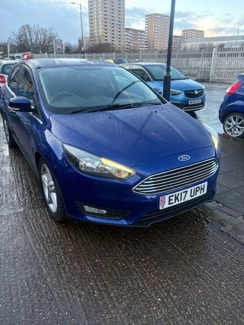 A 2017 FORD FOCUS 1.0T EcoBoost Zetec Edition Hatchback 5dr Petrol Manual Euro 6 (s/s) (125 ps) A 2017 FORD FOCUS 1.0T EcoBoost Zetec Edition Hatchback 5dr Petrol Manual Euro 6 (s/s) (125 ps)