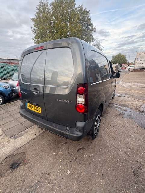 A 2014 PEUGEOT PARTNER 1.6 HDi 850 Professional Panel Van 4dr Diesel Manual L1 (132 g/km, 90 bhp) A 2014 PEUGEOT PARTNER 1.6 HDi 850 Professional Panel Van 4dr Diesel Manual L1 (132 g/km, 90 bhp)
