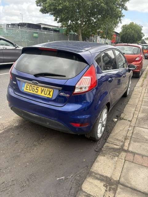 A 2015 FORD FIESTA 1.0T EcoBoost Titanium Hatchback 5dr Petrol Manual Euro 6 (s/s) (100 ps) A 2015 FORD FIESTA 1.0T EcoBoost Titanium Hatchback 5dr Petrol Manual Euro 6 (s/s) (100 ps)