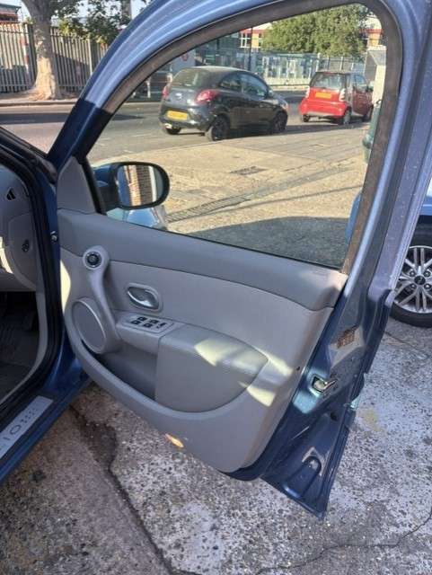 2010 RENAULT CLIO 2010 RENAULT CLIO
