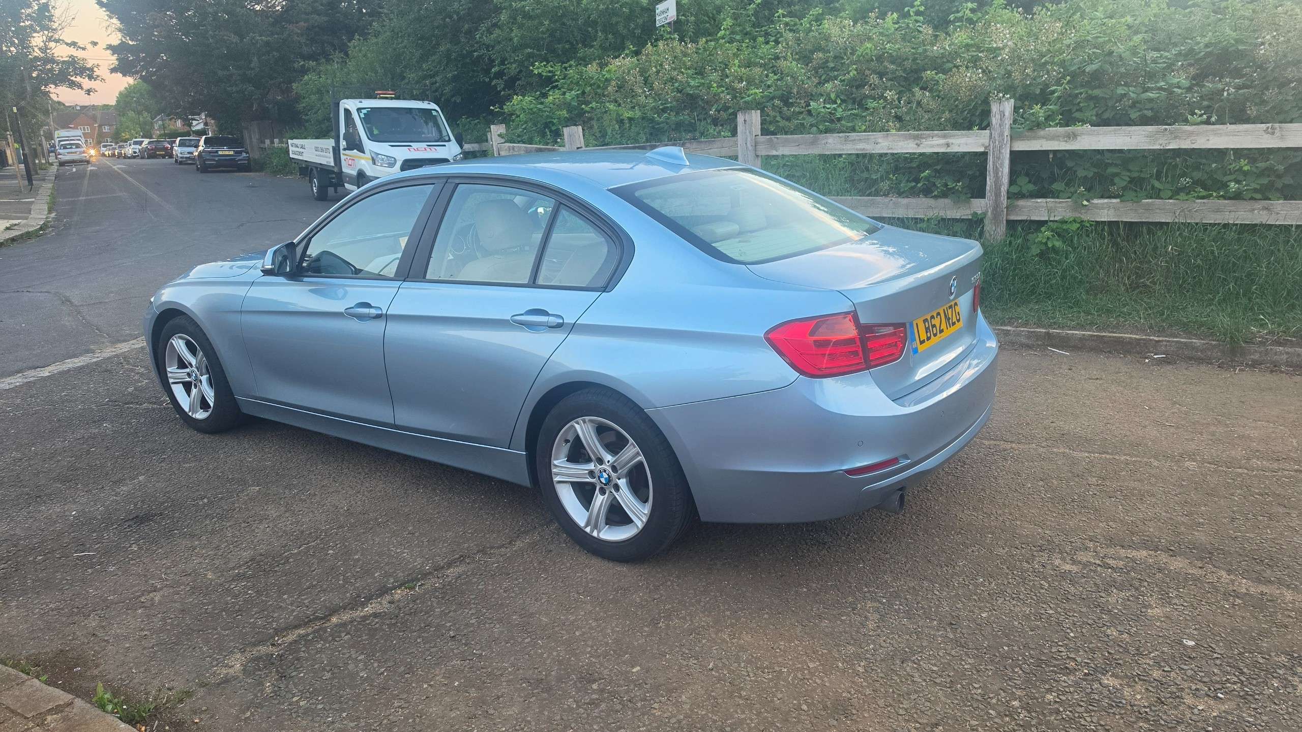 A 2013 BMW 3 SERIES 2.0 320i SE Saloon 4dr Petrol Auto Euro 6 (s/s) (184 ps) A 2013 BMW 3 SERIES 2.0 320i SE Saloon 4dr Petrol Auto Euro 6 (s/s) (184 ps)