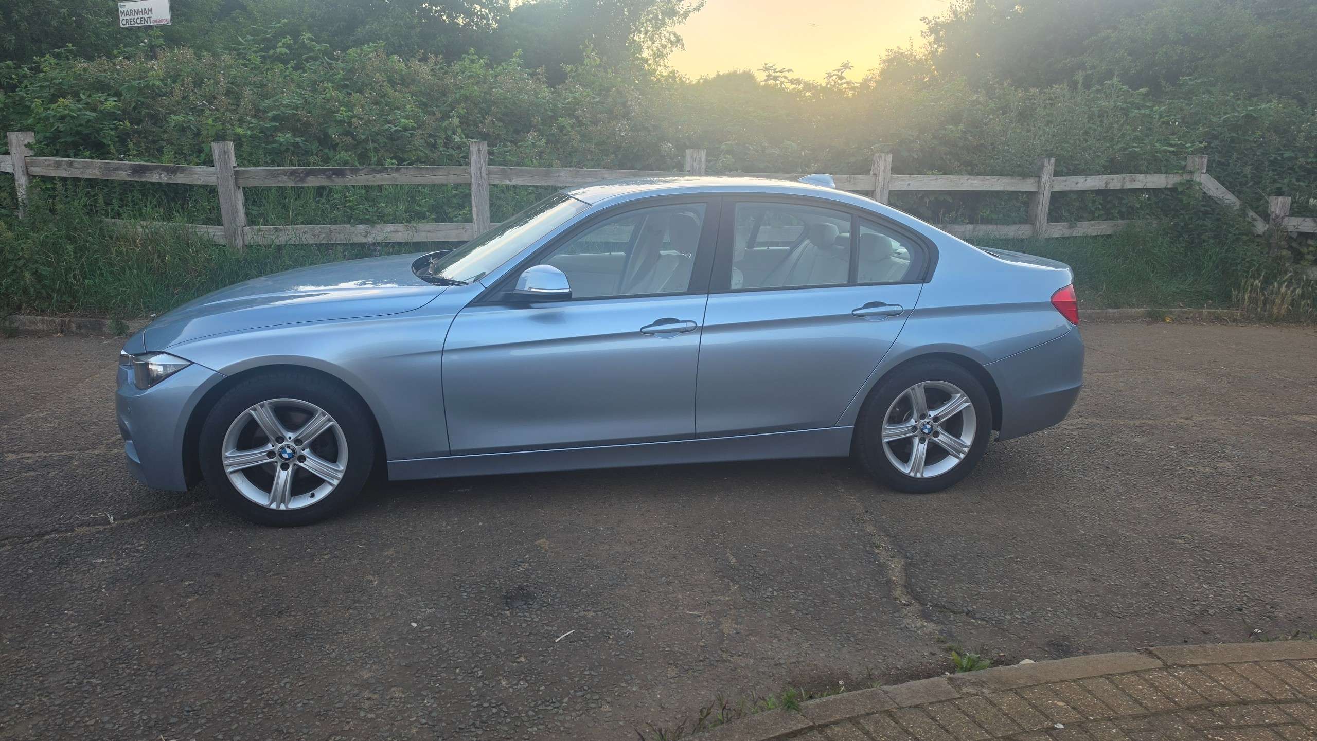 A 2013 BMW 3 SERIES 2.0 320i SE Saloon 4dr Petrol Auto Euro 6 (s/s) (184 ps) A 2013 BMW 3 SERIES 2.0 320i SE Saloon 4dr Petrol Auto Euro 6 (s/s) (184 ps)