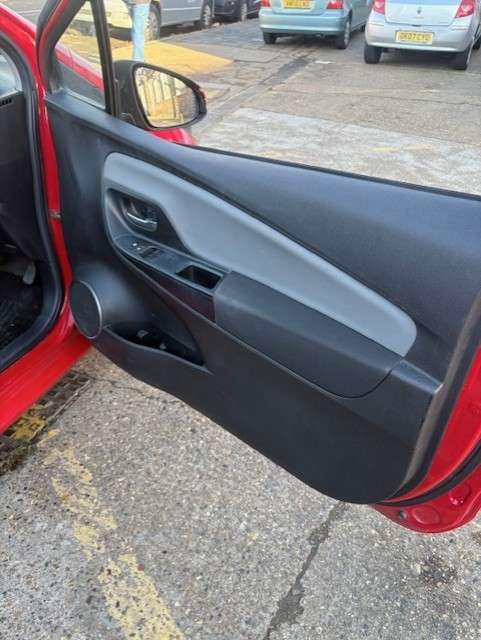 2015 TOYOTA YARIS 2015 TOYOTA YARIS