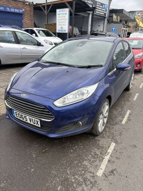 A 2015 FORD FIESTA 1.0T EcoBoost Titanium Hatchback 5dr Petrol Manual Euro 6 (s/s) (100 ps) A 2015 FORD FIESTA 1.0T EcoBoost Titanium Hatchback 5dr Petrol Manual Euro 6 (s/s) (100 ps)
