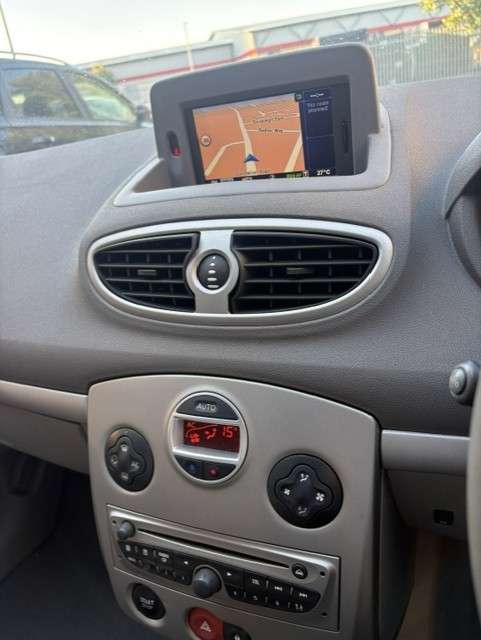 2010 RENAULT CLIO 2010 RENAULT CLIO