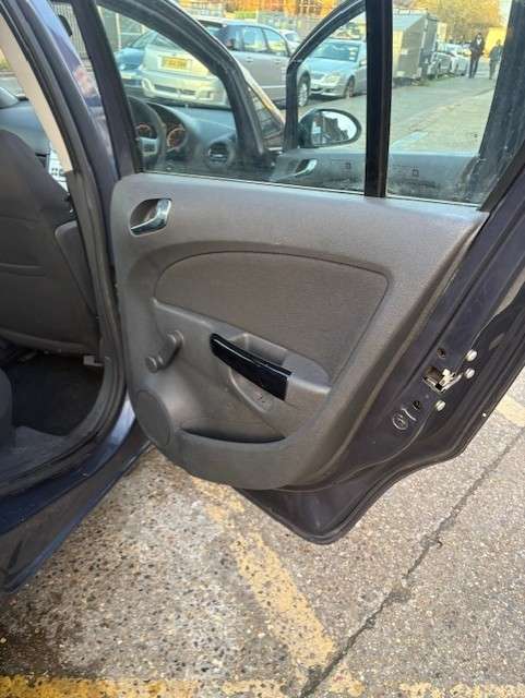 A 2010 NISSAN QASHQAI 2.0 Acenta SUV 5dr Petrol CVT 2WD Euro 4 (141 ps) A 2010 NISSAN QASHQAI 2.0 Acenta SUV 5dr Petrol CVT 2WD Euro 4 (141 ps)