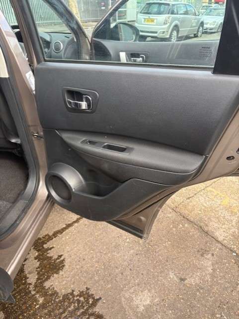 A 2010 NISSAN QASHQAI 2.0 Acenta SUV 5dr Petrol CVT 2WD Euro 4 (141 ps) A 2010 NISSAN QASHQAI 2.0 Acenta SUV 5dr Petrol CVT 2WD Euro 4 (141 ps)