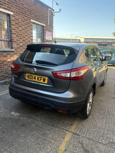 A 2014 NISSAN QASHQAI 1.2 DIG-T Acenta SUV 5dr Petrol Manual 2WD Euro 5 (s/s) (115 ps) A 2014 NISSAN QASHQAI 1.2 DIG-T Acenta SUV 5dr Petrol Manual 2WD Euro 5 (s/s) (115 ps)