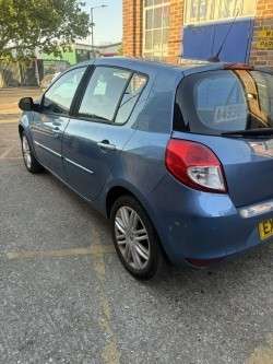 A 2010 RENAULT CLIO 1.6 VVT Initiale TomTom Hatchback 5dr Petrol Auto Euro 5 (111 ps) A 2010 RENAULT CLIO 1.6 VVT Initiale TomTom Hatchback 5dr Petrol Auto Euro 5 (111 ps)