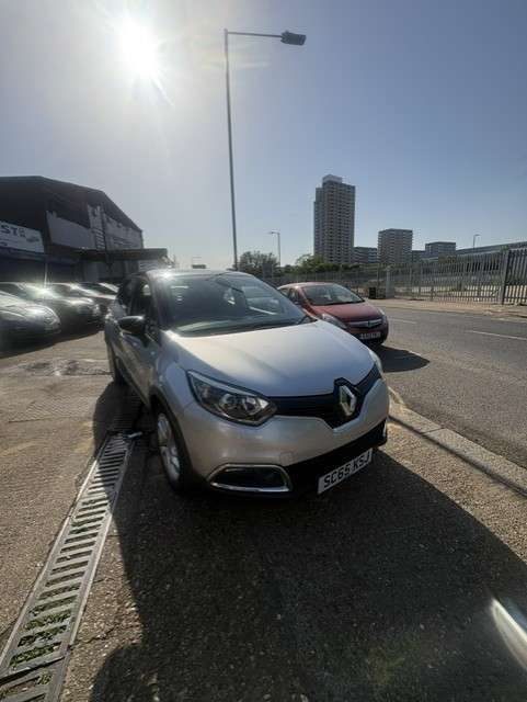 A 2015 RENAULT CAPTUR 0.9 TCe ENERGY Dynamique Nav SUV 5dr Petrol Manual Euro 6 (s/s) (90 ps) A 2015 RENAULT CAPTUR 0.9 TCe ENERGY Dynamique Nav SUV 5dr Petrol Manual Euro 6 (s/s) (90 ps)