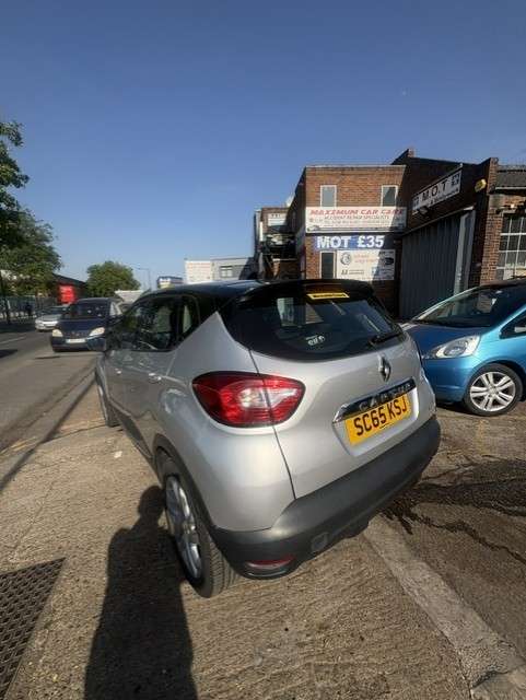 A 2015 RENAULT CAPTUR 0.9 TCe ENERGY Dynamique Nav SUV 5dr Petrol Manual Euro 6 (s/s) (90 ps) A 2015 RENAULT CAPTUR 0.9 TCe ENERGY Dynamique Nav SUV 5dr Petrol Manual Euro 6 (s/s) (90 ps)