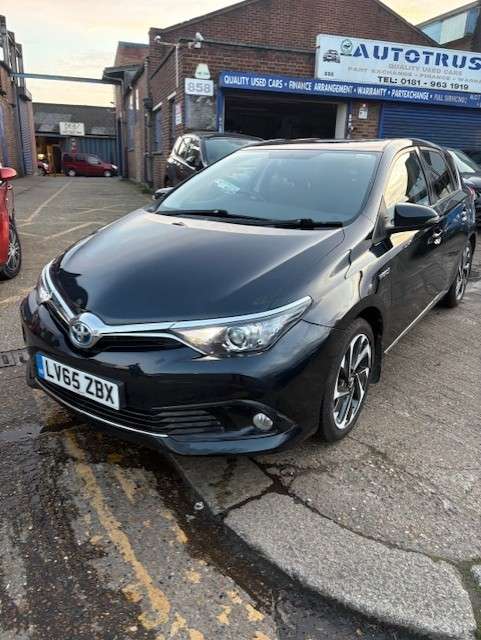 A 2016 TOYOTA AURIS 1.8 VVT-h Design Hatchback 5dr Petrol Hybrid CVT Euro 6 (s/s) (136 ps) A 2016 TOYOTA AURIS 1.8 VVT-h Design Hatchback 5dr Petrol Hybrid CVT Euro 6 (s/s) (136 ps)