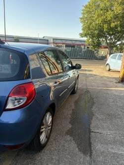A 2010 RENAULT CLIO 1.6 VVT Initiale TomTom Hatchback 5dr Petrol Auto Euro 5 (111 ps) A 2010 RENAULT CLIO 1.6 VVT Initiale TomTom Hatchback 5dr Petrol Auto Euro 5 (111 ps)