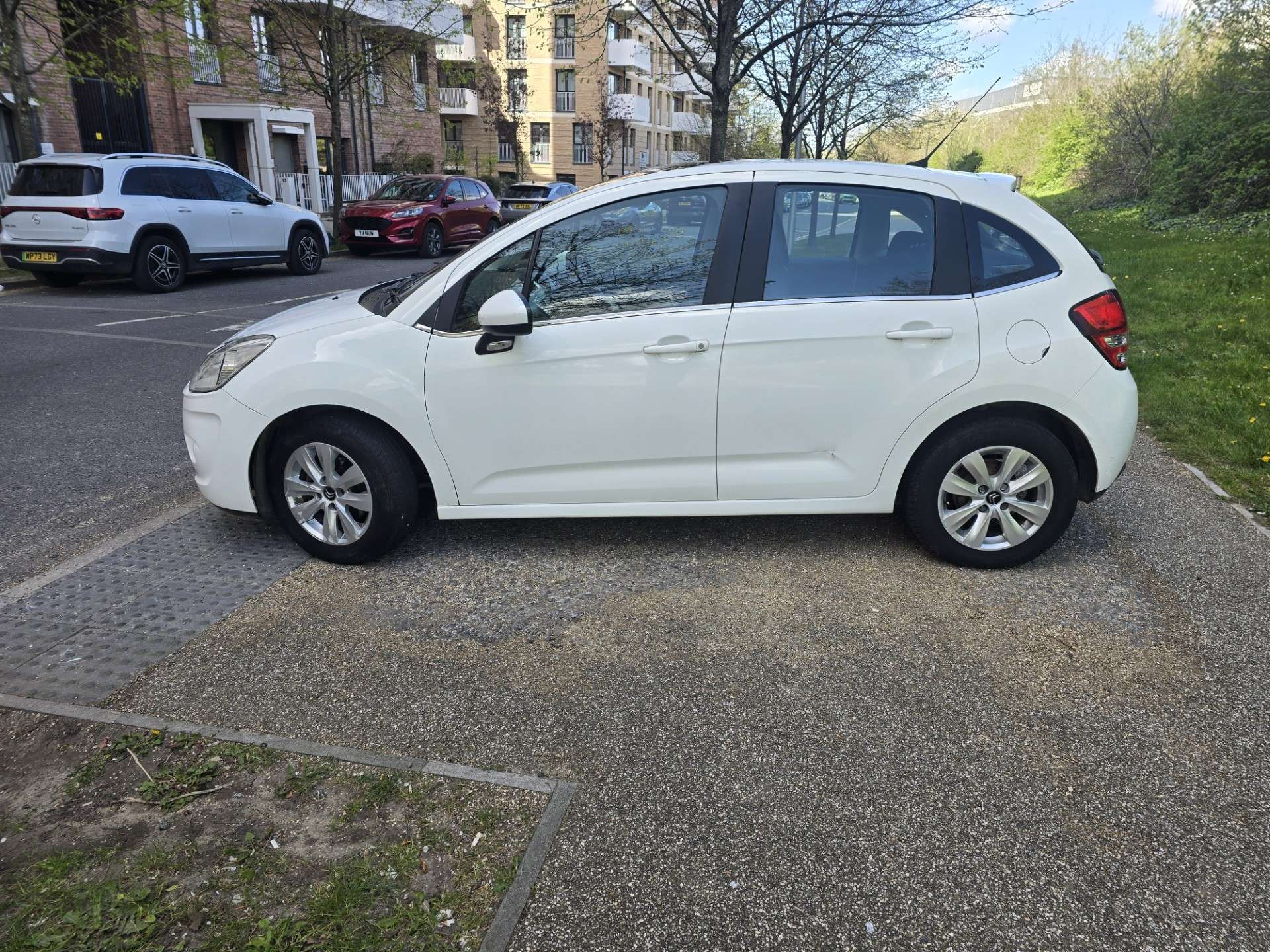 A 2012 CITROEN C3 1.4i VTR+ Hatchback 5dr Petrol Manual Euro 5 (75 ps) A 2012 CITROEN C3 1.4i VTR+ Hatchback 5dr Petrol Manual Euro 5 (75 ps)