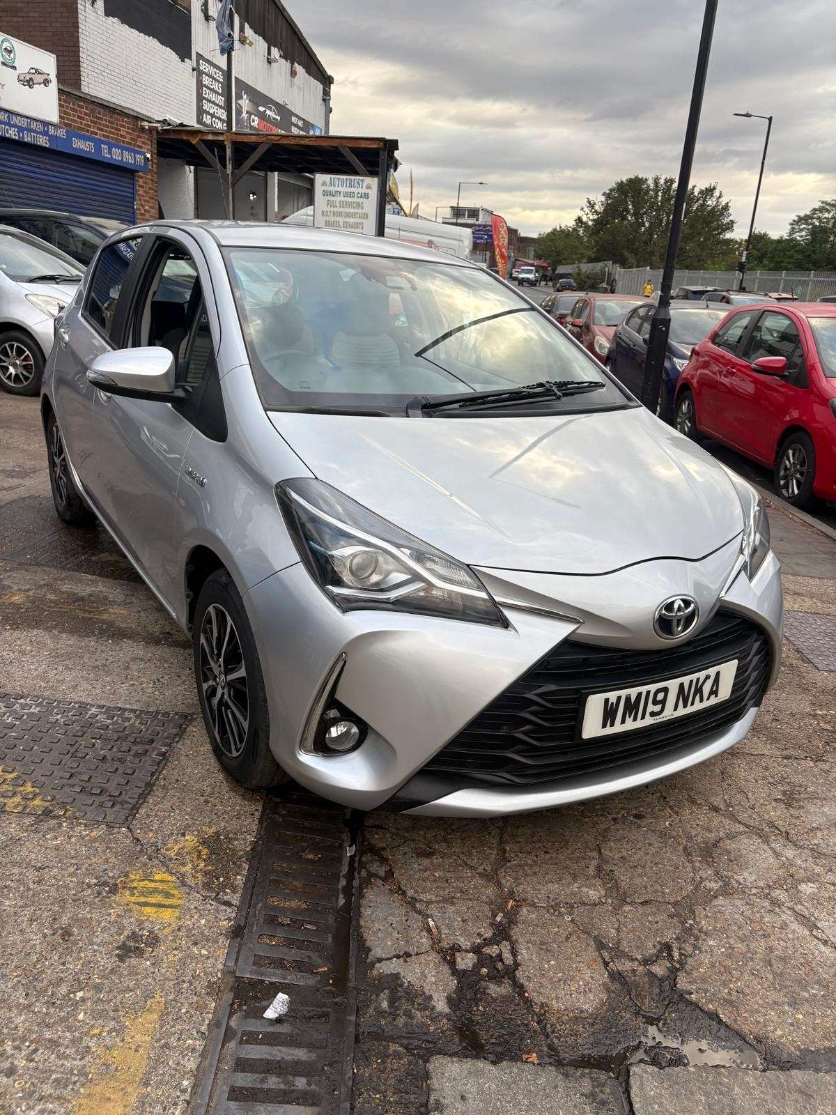 A 2019 TOYOTA YARIS 1.5 VVT-h Icon Tech Hatchback 5dr Petrol Hybrid E-CVT Euro 6 (s/s) (100 ps) A 2019 TOYOTA YARIS 1.5 VVT-h Icon Tech Hatchback 5dr Petrol Hybrid E-CVT Euro 6 (s/s) (100 ps)