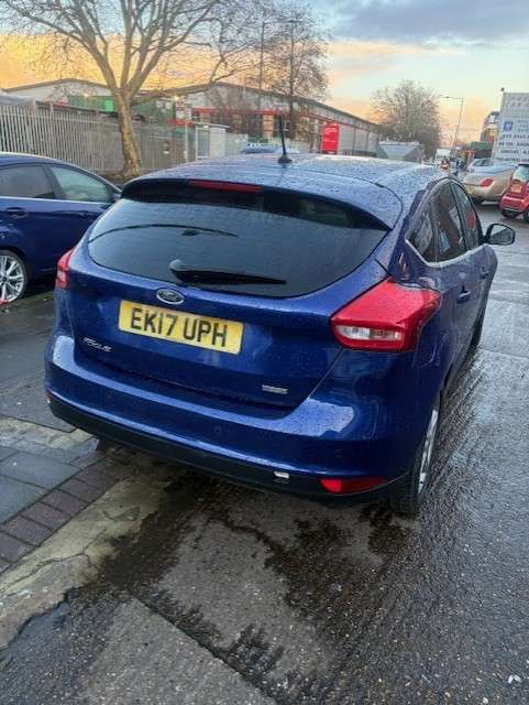 A 2017 FORD FOCUS 1.0T EcoBoost Zetec Edition Hatchback 5dr Petrol Manual Euro 6 (s/s) (125 ps) A 2017 FORD FOCUS 1.0T EcoBoost Zetec Edition Hatchback 5dr Petrol Manual Euro 6 (s/s) (125 ps)