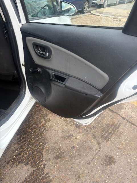 2015 TOYOTA YARIS 2015 TOYOTA YARIS