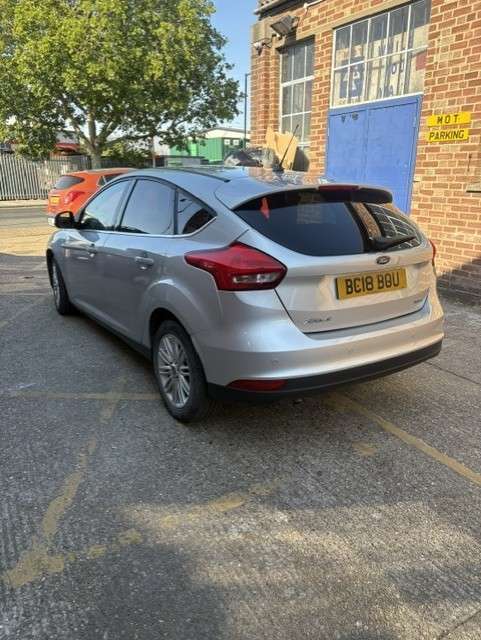 A 2018 FORD FOCUS 1.0T EcoBoost Zetec Edition Hatchback 5dr Petrol Manual Euro 6 (s/s) (125 ps) A 2018 FORD FOCUS 1.0T EcoBoost Zetec Edition Hatchback 5dr Petrol Manual Euro 6 (s/s) (125 ps)