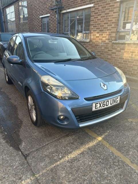 A 2010 RENAULT CLIO 1.6 VVT Initiale TomTom Hatchback 5dr Petrol Auto Euro 5 (111 ps) A 2010 RENAULT CLIO 1.6 VVT Initiale TomTom Hatchback 5dr Petrol Auto Euro 5 (111 ps)