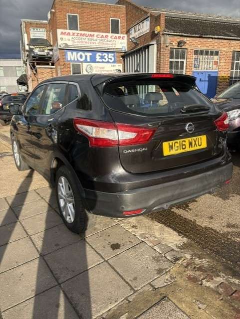 A 2016 NISSAN QASHQAI 1.2 DIG-T Acenta SUV 5dr Petrol XTRON 2WD Euro 6 (s/s) (115 ps) A 2016 NISSAN QASHQAI 1.2 DIG-T Acenta SUV 5dr Petrol XTRON 2WD Euro 6 (s/s) (115 ps)