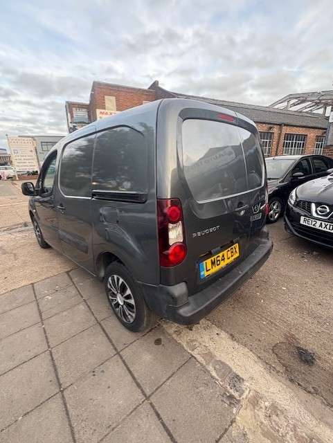 A 2014 PEUGEOT PARTNER 1.6 HDi 850 Professional Panel Van 4dr Diesel Manual L1 (132 g/km, 90 bhp) A 2014 PEUGEOT PARTNER 1.6 HDi 850 Professional Panel Van 4dr Diesel Manual L1 (132 g/km, 90 bhp)