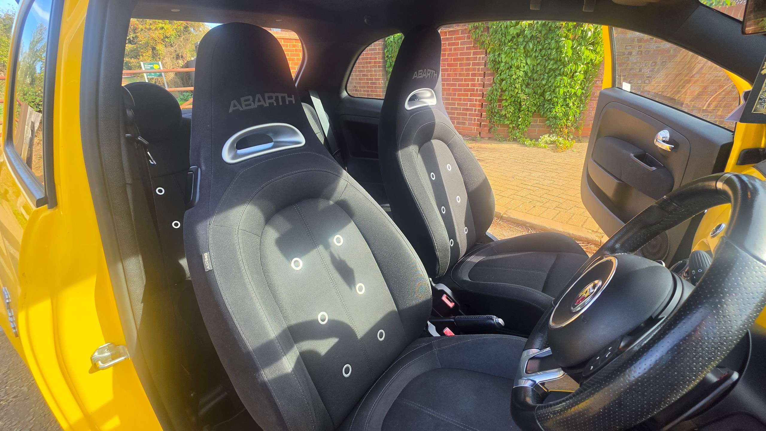 2017 ABARTH 595 2017 ABARTH 595