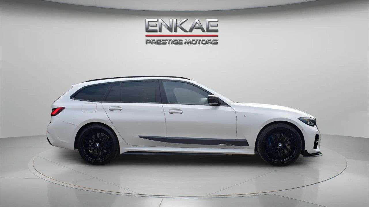 A 2021 BMW 3 SERIES 2.0 320d MHT M Sport Touring 5dr Diesel Hybrid Auto xDrive Euro 6 (s/s) (19 A 2021 BMW 3 SERIES 2.0 320d MHT M Sport Touring 5dr Diesel Hybrid Auto xDrive Euro 6 (s/s) (19