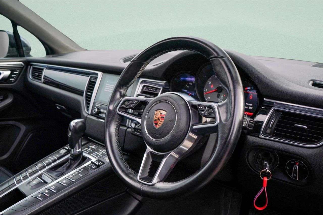 2018 PORSCHE MACAN 2018 PORSCHE MACAN