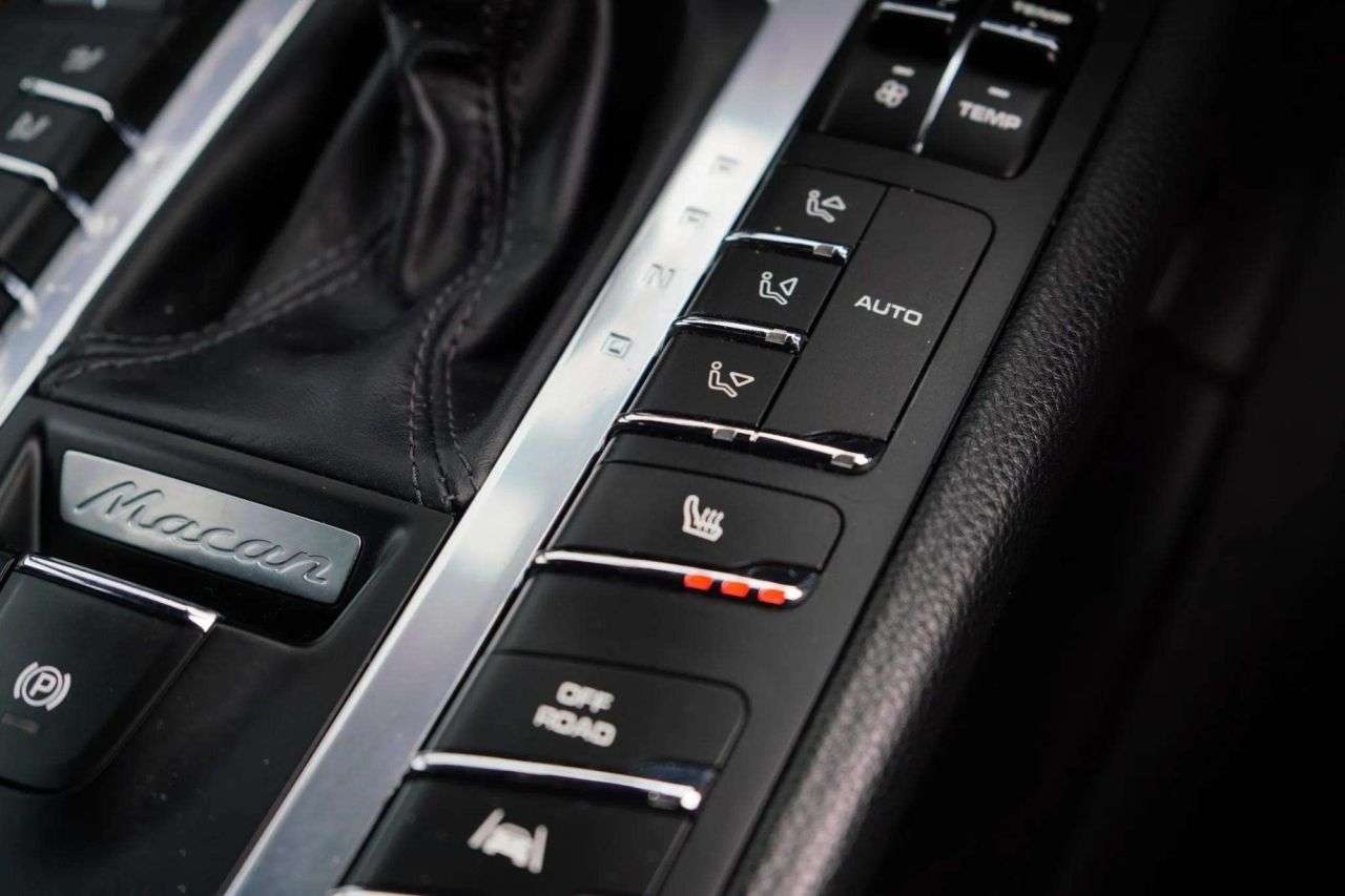 2018 PORSCHE MACAN 2018 PORSCHE MACAN