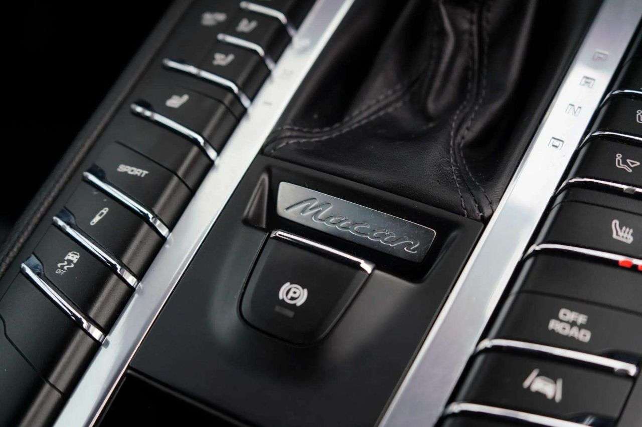 2018 PORSCHE MACAN 2018 PORSCHE MACAN
