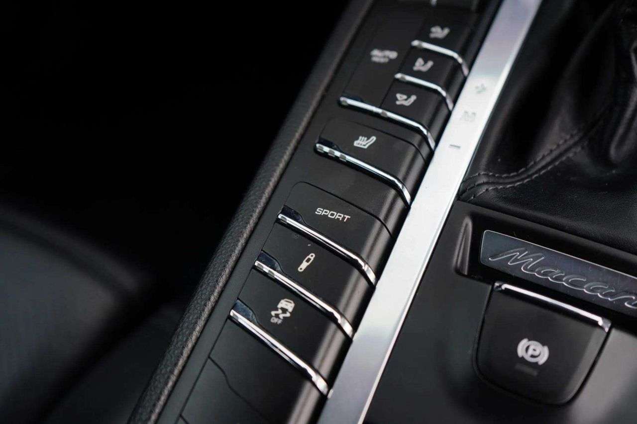 2018 PORSCHE MACAN 2018 PORSCHE MACAN