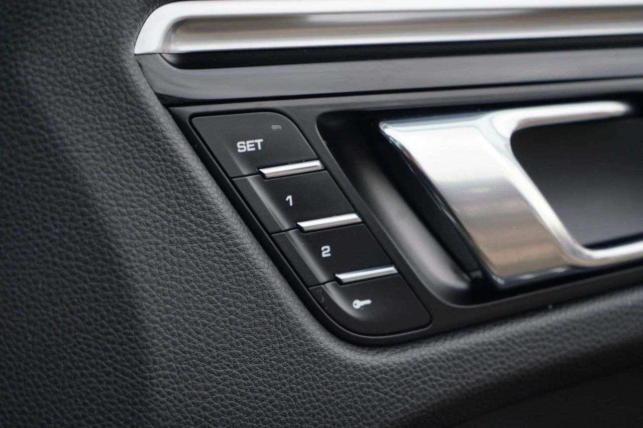 2018 PORSCHE MACAN 2018 PORSCHE MACAN