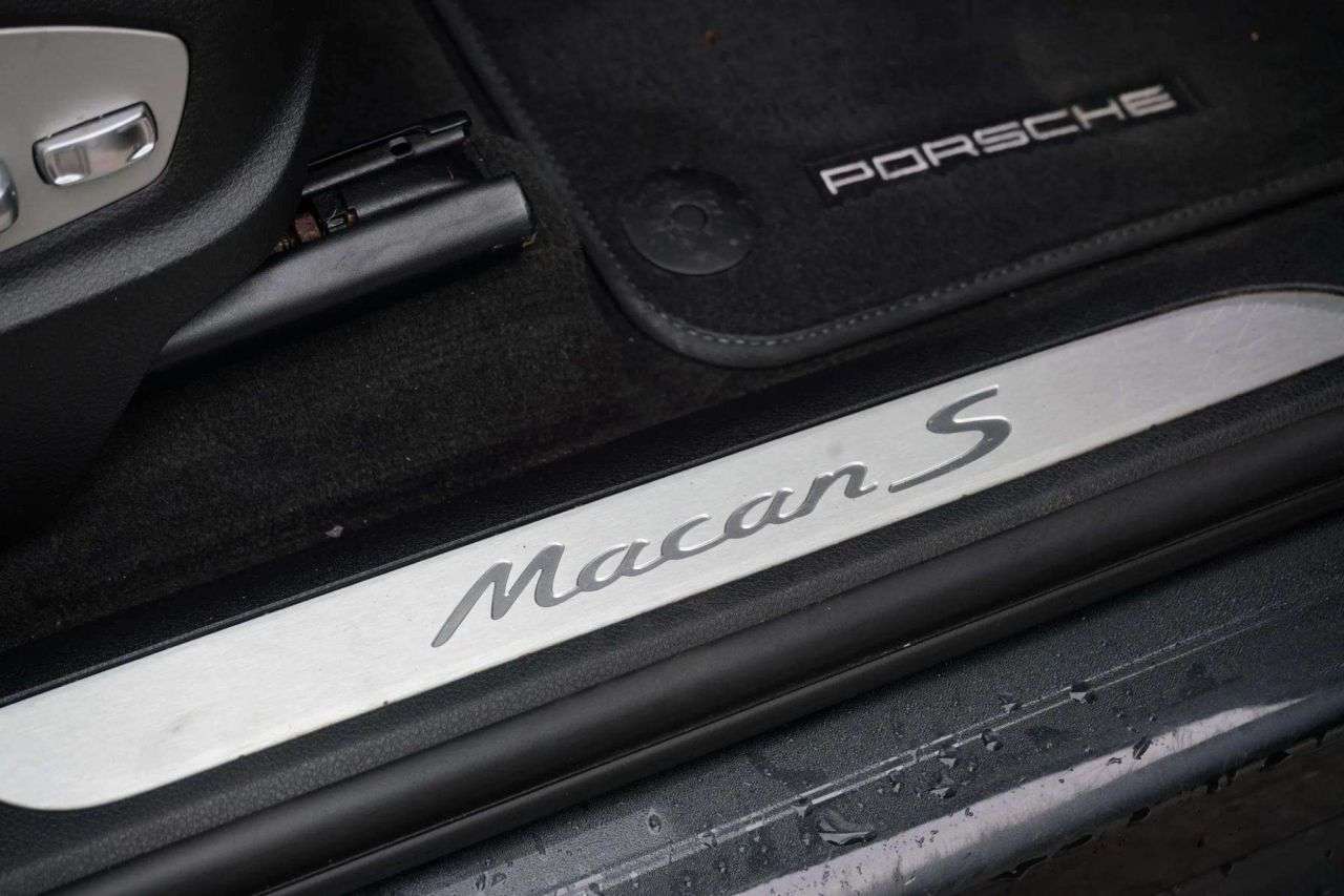 2018 PORSCHE MACAN 2018 PORSCHE MACAN