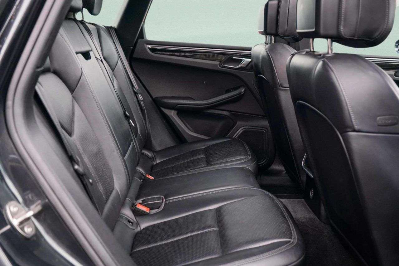 2018 PORSCHE MACAN 2018 PORSCHE MACAN