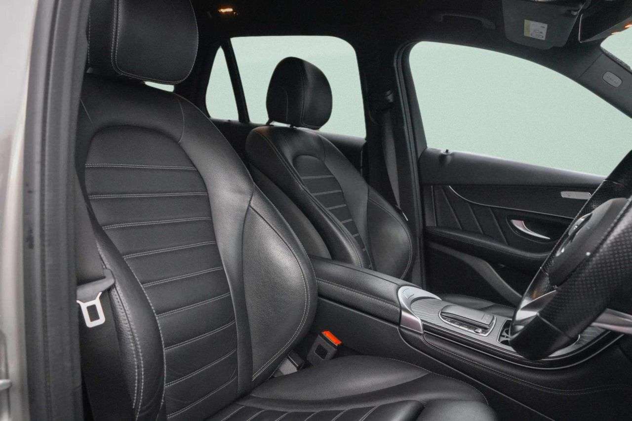 A 2020 MERCEDES-BENZ GLC 2.0 GLC220d AMG Line (Premium) SUV 5dr Diesel G-Tronic+ 4MATIC Euro 6 (s/s) A 2020 MERCEDES-BENZ GLC 2.0 GLC220d AMG Line (Premium) SUV 5dr Diesel G-Tronic+ 4MATIC Euro 6 (s/s)